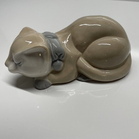 Vintage Price Products Cat Figurine Sleeping With Collar Kitten EUC Beautiful! - Picture 2 of 12